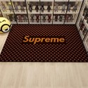 ファッションネットレッドの贅沢なアクセサリーSupremeファッション純色カーペットLVリビングルームには床敷きが敷き詰められている