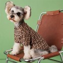 フェンディ/FENDI 犬の服夏の薄手通気性Fアルファベットペットの子犬テディシナリー柴犬コーギー半袖Tシャツラッシュ