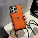 プラダ/Prada iphone 15携帯ケース 革の手触り カードを挿すことができて 斜めにストラップをまたいで 転んだり磨耗したりするのを防ぐ創意的な携帯ケースがあります